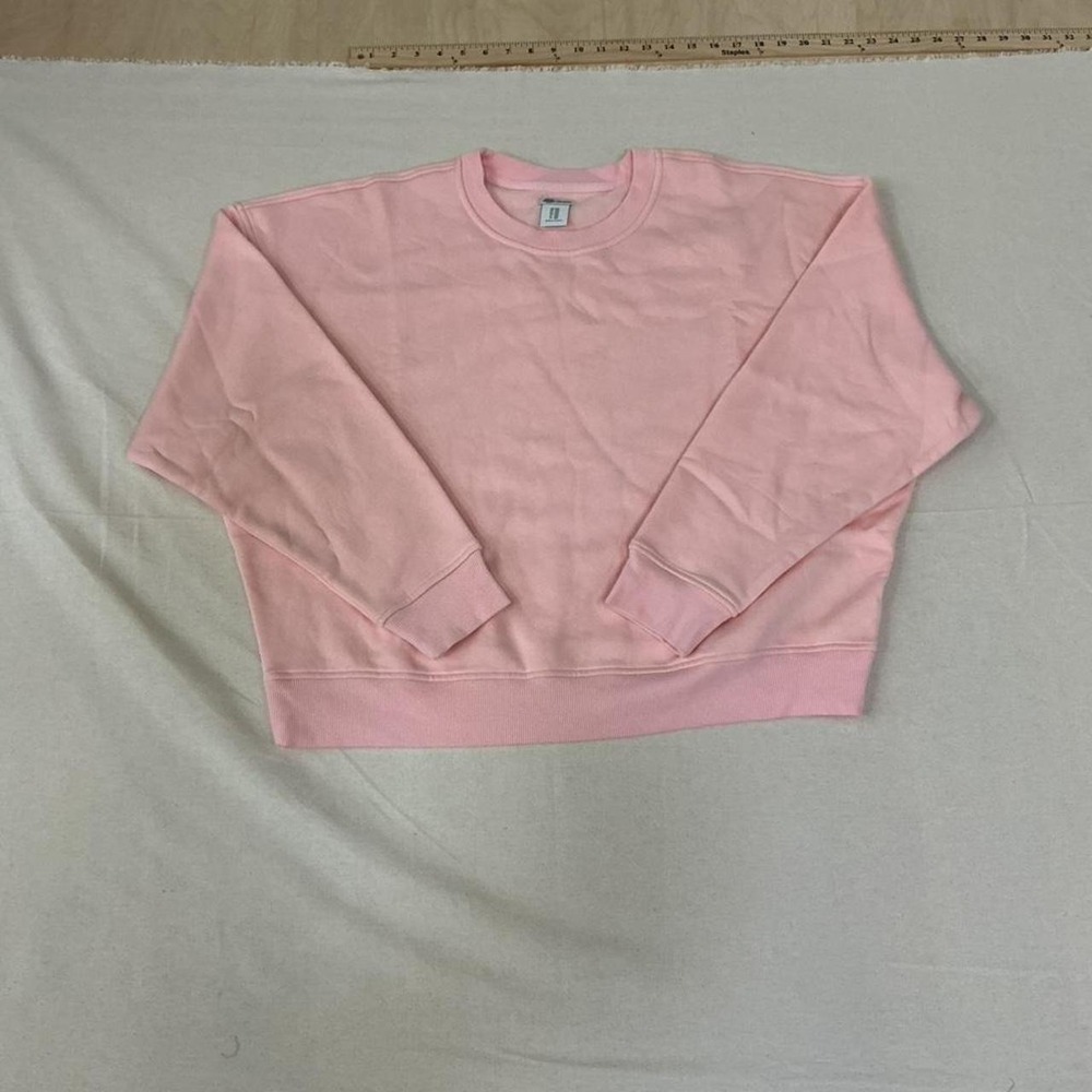 Soft and cozy light pink crewneck sweatshirt by Amazon Essentials